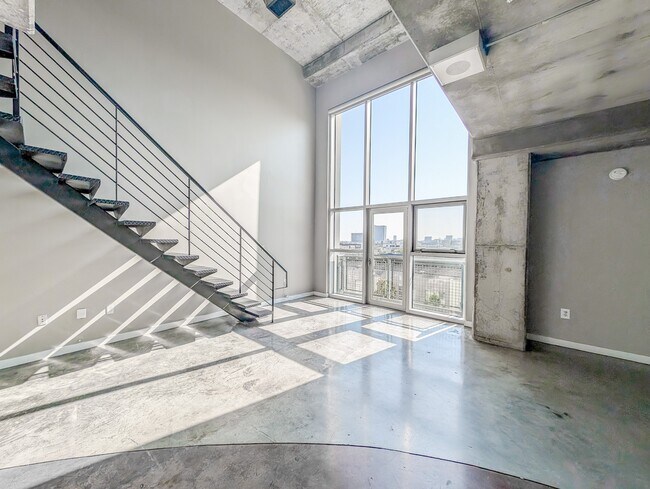 Building Photo - 2000 Bagby St