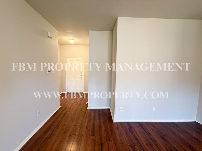 Building Photo - 125 Logan Ln