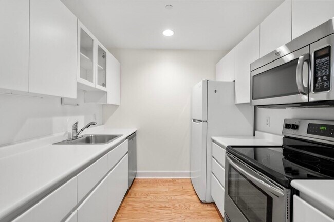 Building Photo - 75 Clarendon St