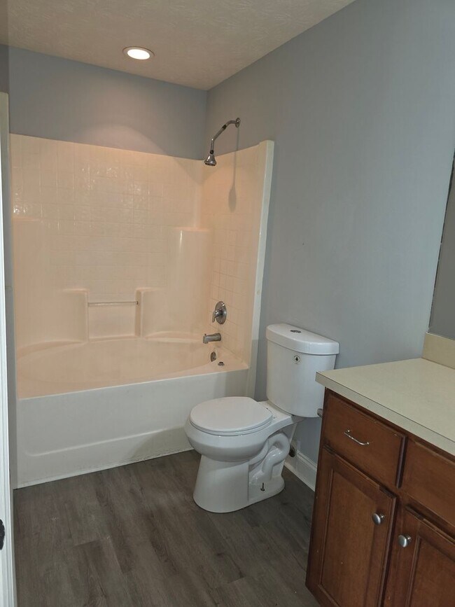 Building Photo - A Great Starter Home Just For YOU!