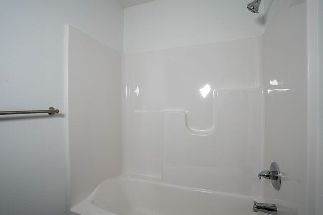 Building Photo - BRAND NEW 4 BEDROOM HOME - Bolivar MO