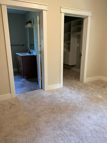 Building Photo - 644 Perrin Ave