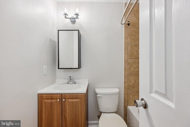 Building Photo - 14910 Cherrywood Dr