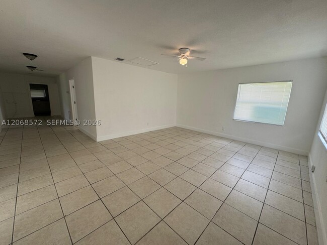 Building Photo - 4130 SW 25th St