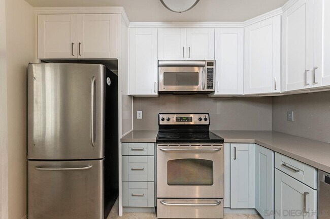 Building Photo - 7455 Charmant Dr