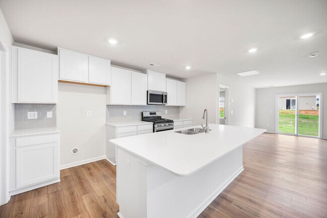 Building Photo - 115 Broadtree Cir