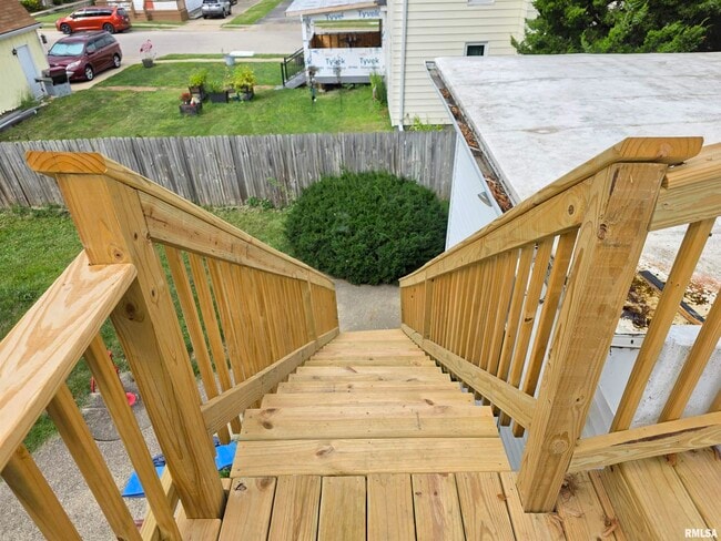 Building Photo - 405 S Main St