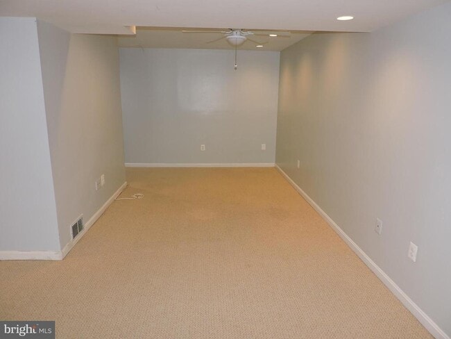 Building Photo - 12823 Kitchen House Way