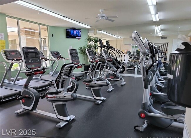 Building Photo - RESORT STYLE LIVING IN SOUTHWEST GATED COM...