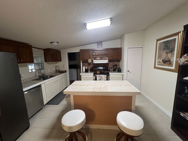 Building Photo - AVAILABLE LATE-FEBRUARY 2026! (Pet Friendly)