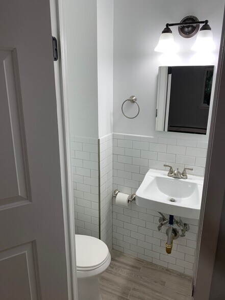 Building Photo - 229 E 237th St