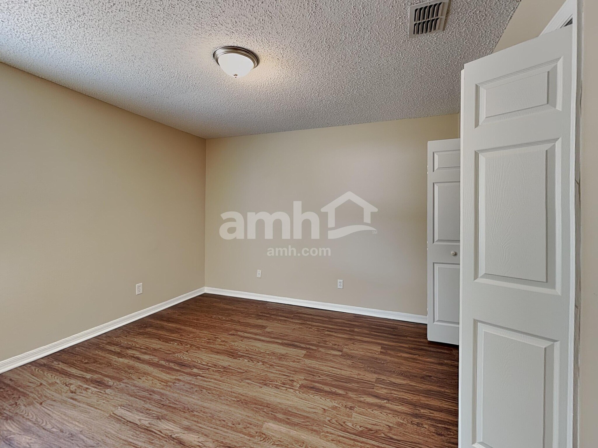 Building Photo - 1888 Vale Dr