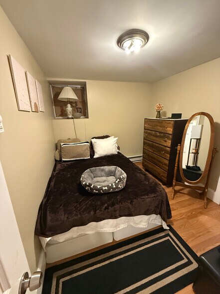 Building Photo - 404 Centre St