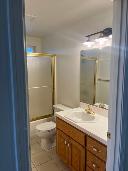 Hall Bathroom - 2143 SE Douglas Ave
