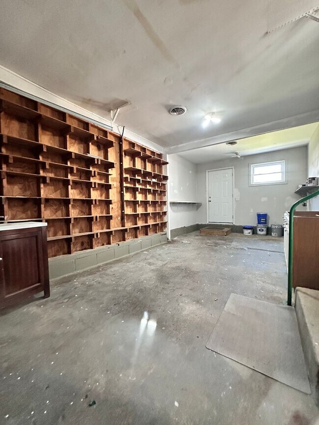 Building Photo - Diamond Springs Rd, Virginia Beach