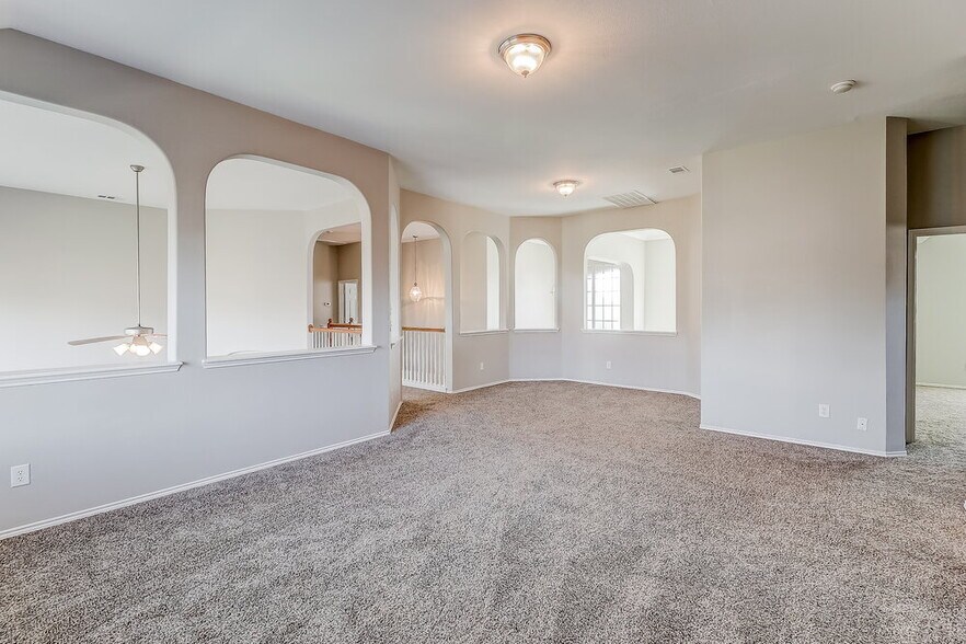 Building Photo - 925 Trailwood Dr