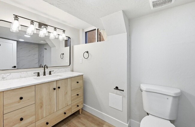 Building Photo - 313 E 800 S