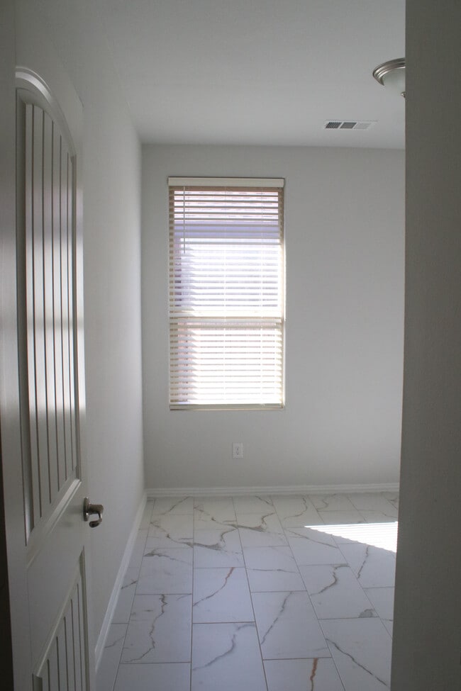 Building Photo - 6814 Colony Rd