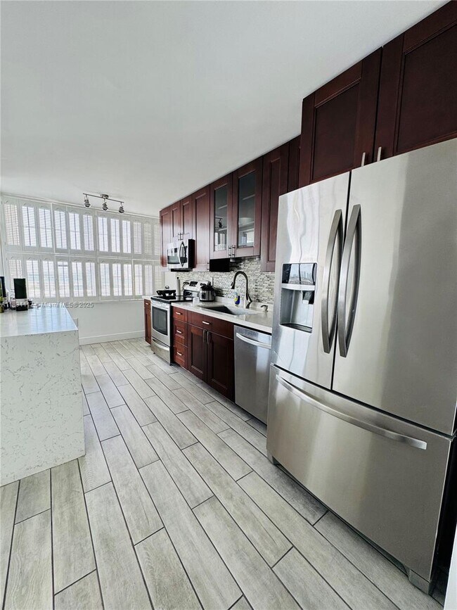 Building Photo - 18031 Biscayne Blvd