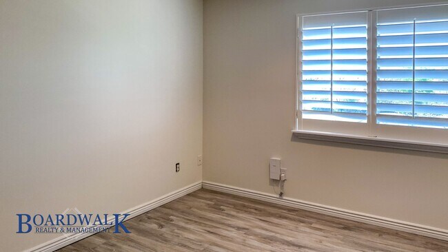 Building Photo - Modern Living Meets Mountain Lifestyle in Sandy