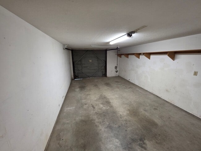 Building Photo - LOCATION! Immaculate 2 Bedroom Apartment S...