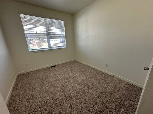 Building Photo - ADORABLE 3 BEDROOM HOME IN LORSON RANCH!!!...