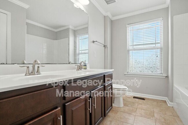 Building Photo - 1009 Artis Town Ln