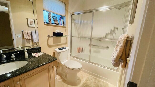 Building Photo - 6165 Sunny Pointe Cir