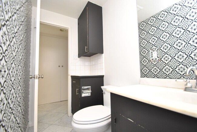 Building Photo - Stunning Colonial Revival in Bixby Knolls