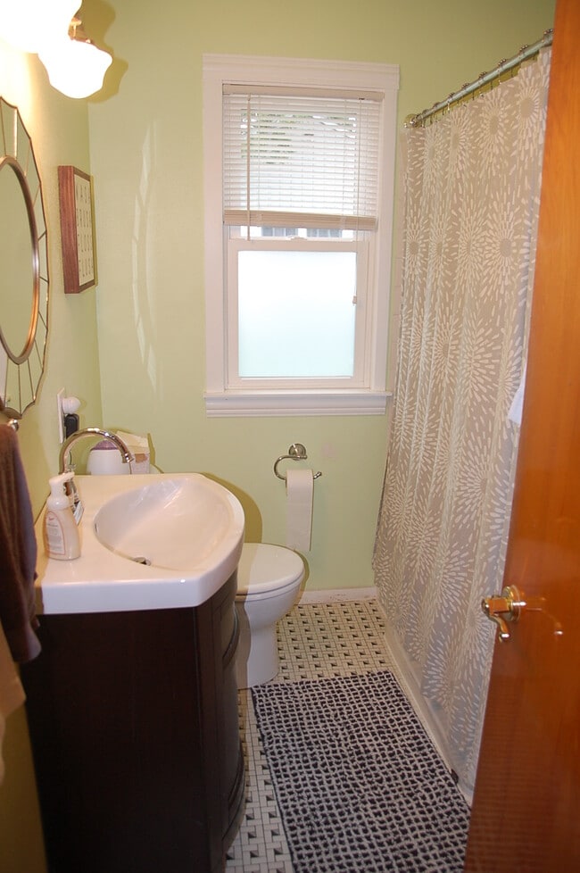 tile bath - 3219 N 87th St