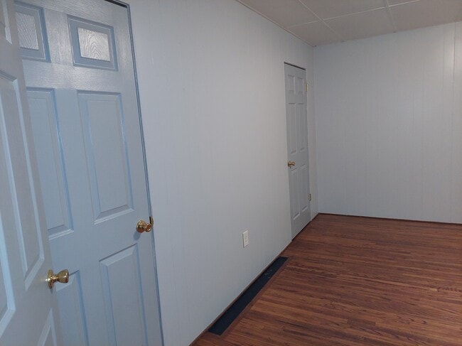 Building Photo - 11 N Wade Ave