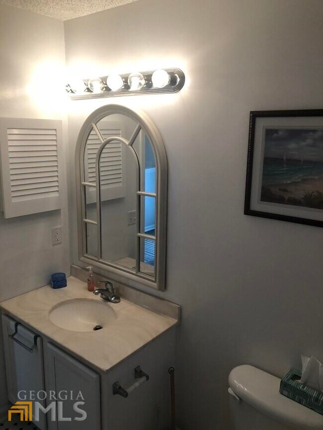 Building Photo - 304 McQueen Cir