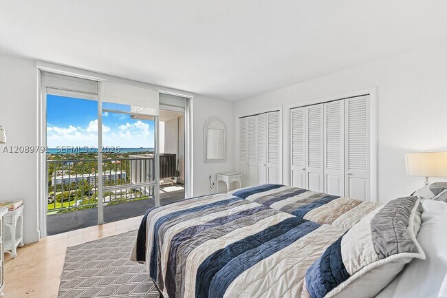 Building Photo - 881 Ocean Dr