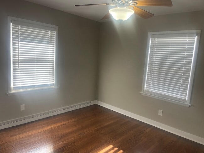 Building Photo - 3303 Greenwood Ave