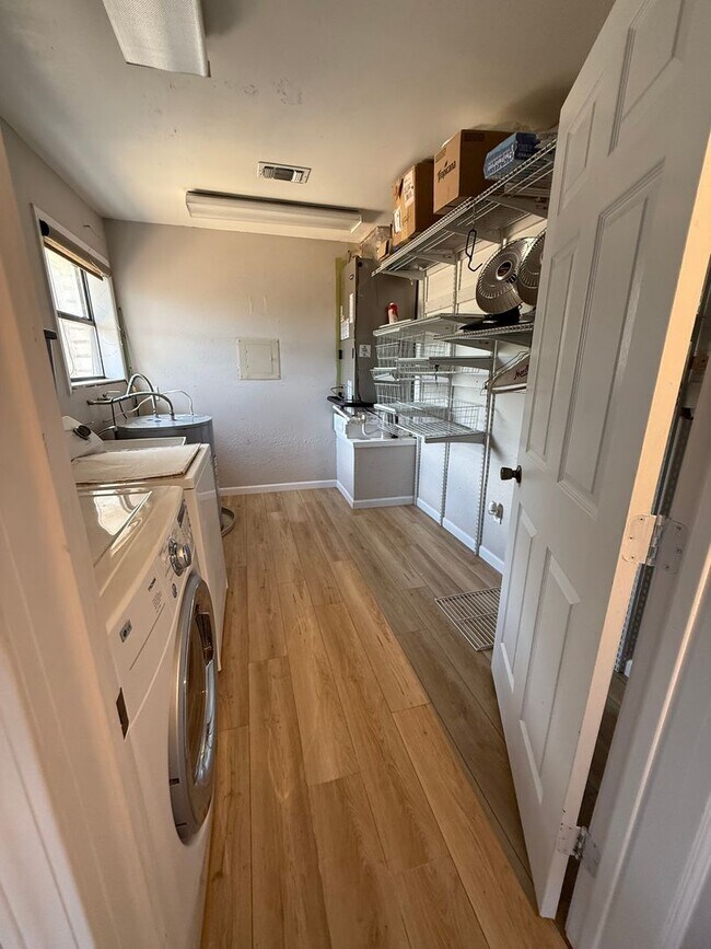 Building Photo - NEW ON MARKET