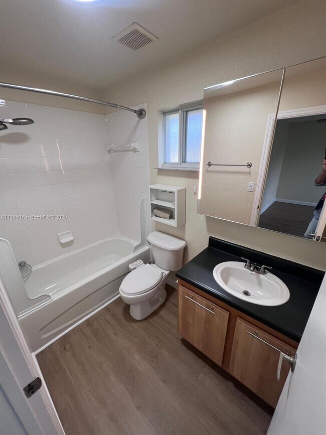 Building Photo - 2098 NE 167th St