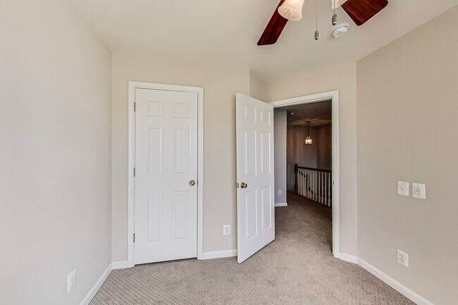 Room 2 - 5294 Jule Star Dr