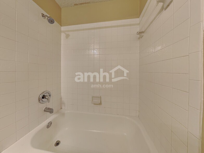 Building Photo - 3332 Chapel Ridge Way