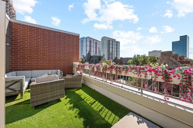 Building Photo - 232 E 18th St