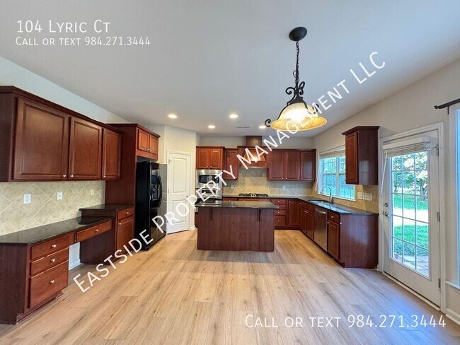 Building Photo - 104 Lyric Ct