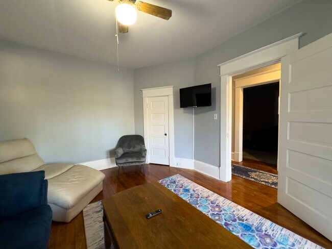 Building Photo - 1411 Clarke Ave SW