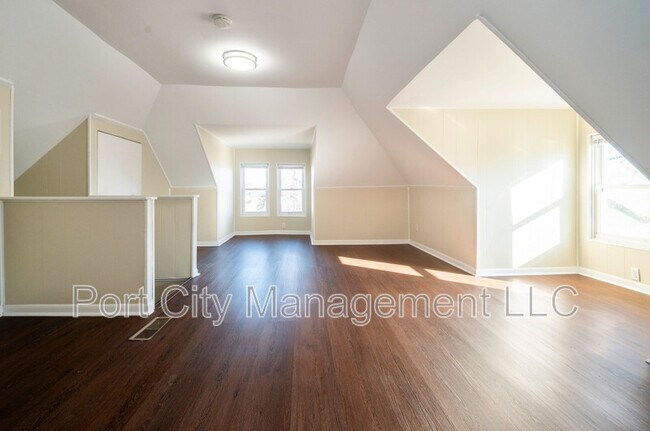 Building Photo - 5327 Wesley Ave