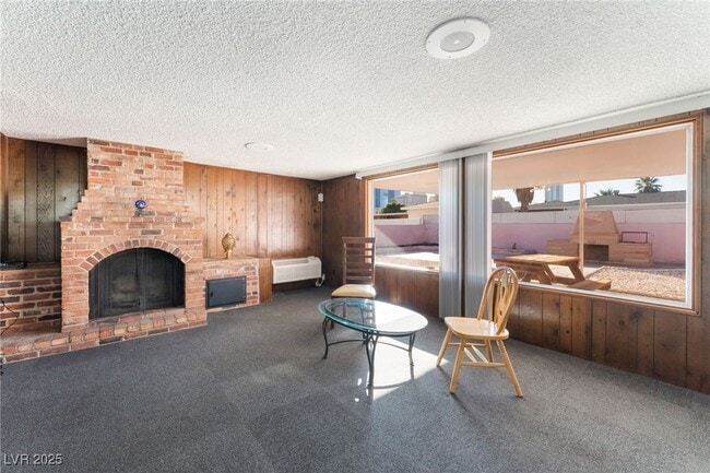 Building Photo - 2112 S Van Patten Pl