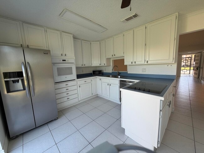 Building Photo - 15729 Bottlebrush Cir