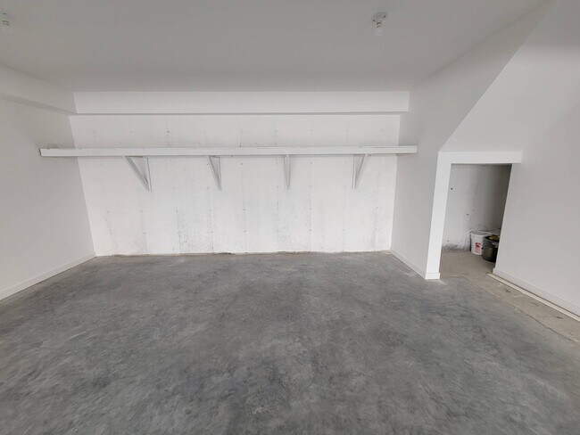 Building Photo - 31 Bouton St