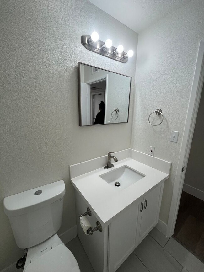 Building Photo - Downstairs unit available at The Arbors! M...