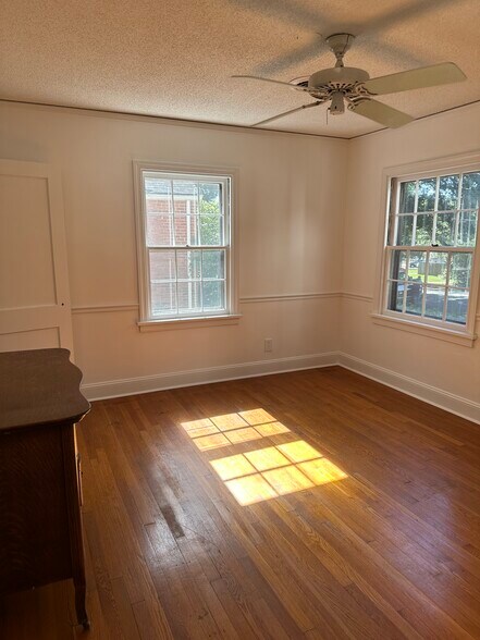 Building Photo - 1304 Winstead Pl