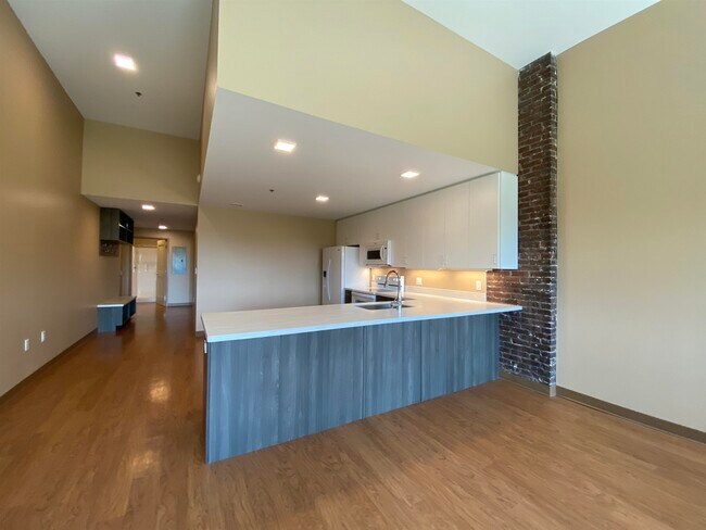 Building Photo - 83 Hanover St