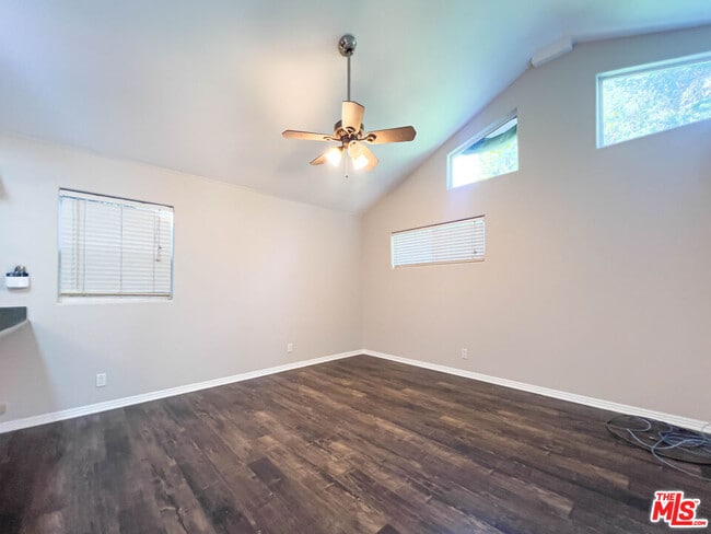 Building Photo - 15426 Camarillo St