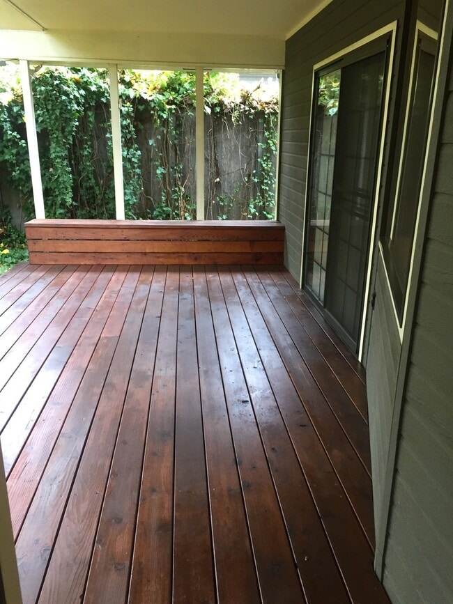 Building Photo - *Charming 2 bdrm, 1 bath home Ready NOW!